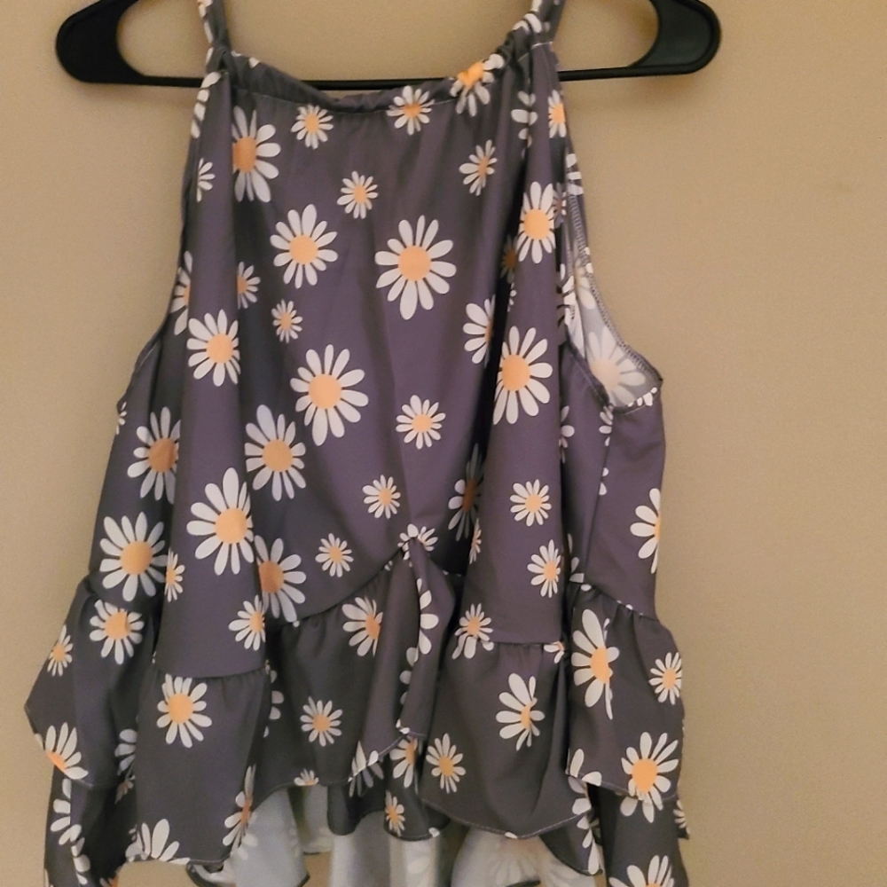 Women's flowy top